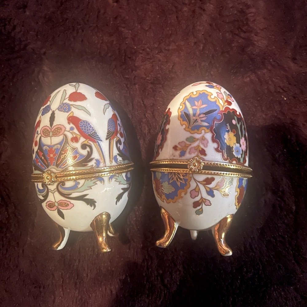 🦋0016 FLORAL PORCELAIN 3 LEGGED LIDDED EGG SHAPED TRINKET BOX’S🦋